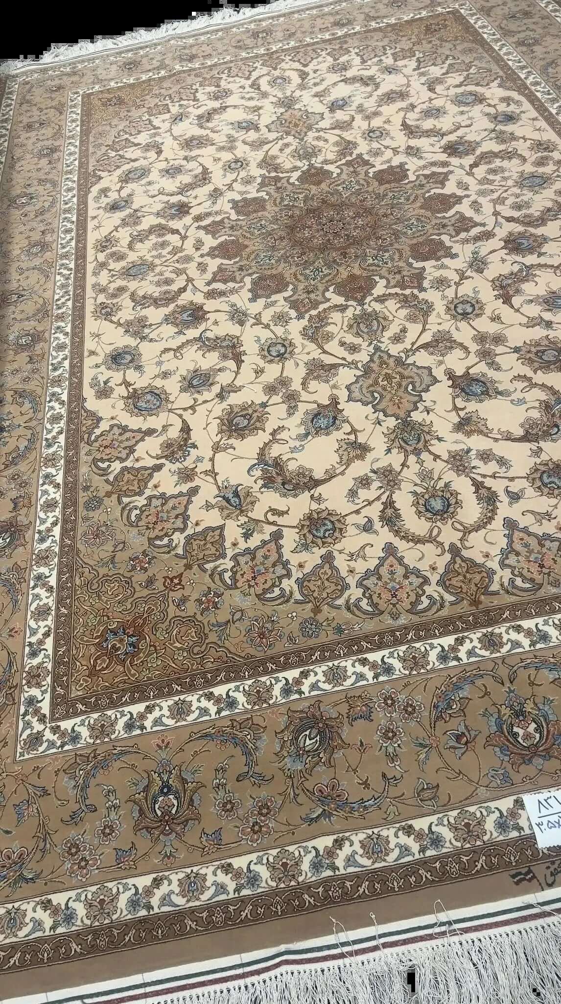 Authentic Persian Wool and Silk Rug – Mohaghegh Collection: Authentic Persian rug made of wool and silk, knotted by hand in Isfahan by Mohaghegh. With a high knot density and intricate detailing, this piece brings classic elegance to any room.